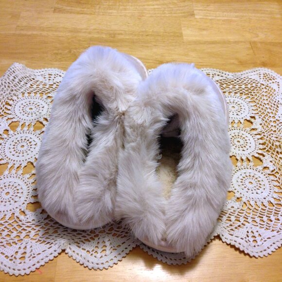 Soft fluffy memory foam houseshoes, nwot - Picture 2 of 4